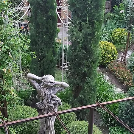 Costanza Con Giardino