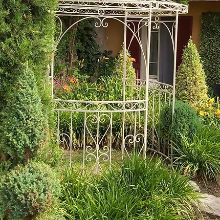 Costanza Con Giardino Magreglio