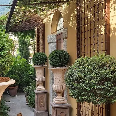 Costanza Con Giardino Apartment *
