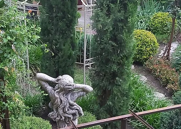 Costanza Con Giardino