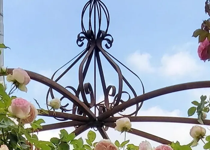 Апартаменты Costanza Con Giardino Магрельо