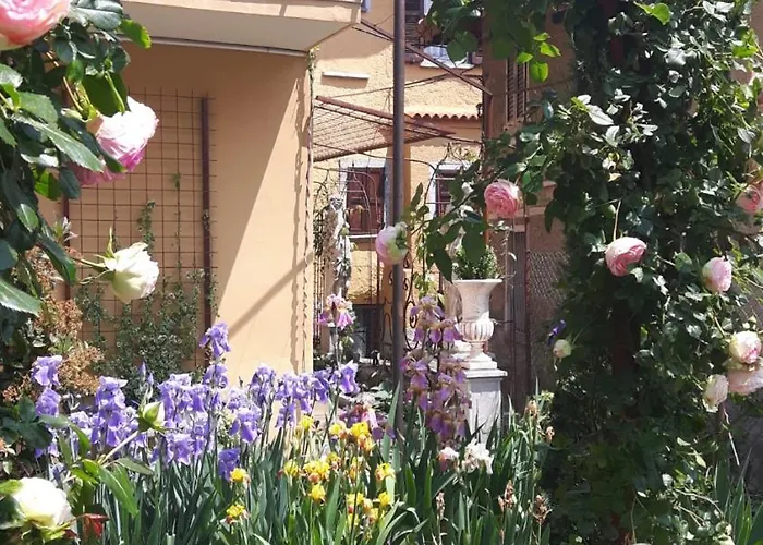 Апартаменты Costanza Con Giardino *