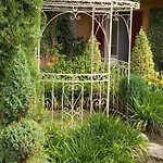 Costanza Con Giardino Magreglio
